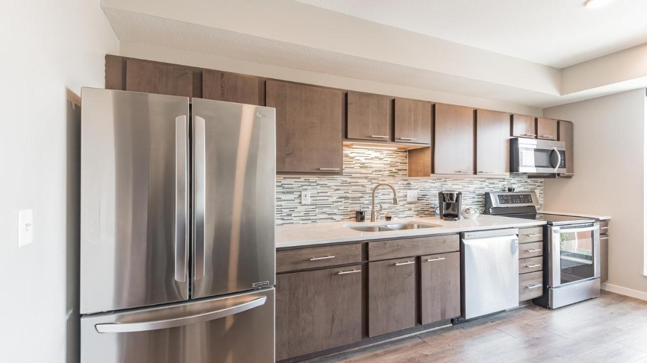 Frontdesk Confluence On 3Rd Apt Downtown Riverwalk Trails Де-Мойн Экстерьер фото
